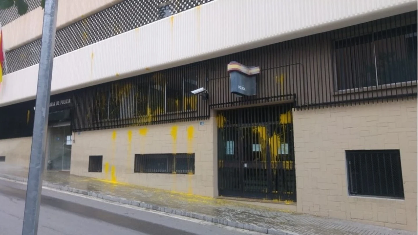 Fachada de la comisaría de la Policía Nacional en Terrassa (Barcelona) Fachada de la comisaría de la Policía Nacional en Terrassa (Barcelona)
