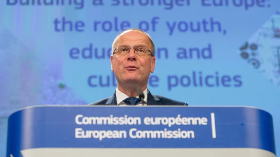 El comisario europeo de Educación, Cultura, Juventud y Deporte de la Unión Europea El comisario europeo de Educación, Cultura, Juventud y Deporte de la Unión Europea