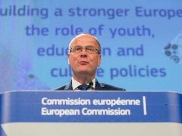 El comisario europeo de Educación, Cultura, Juventud y Deporte de la Unión Europea El comisario europeo de Educación, Cultura, Juventud y Deporte de la Unión Europea