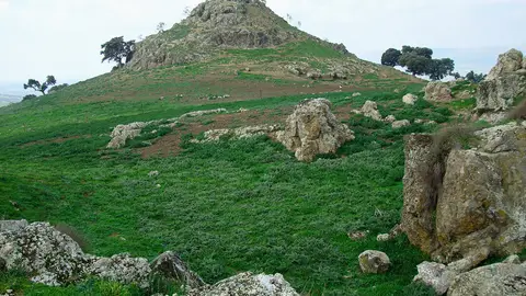 Monumento Natural de Los Castillejos Volcánicos de la Bienvenida Descubre la naturaleza en Ciudad Real