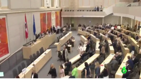Las diputadas austríacas se van del Congreso por la vuelta de un diputado acusado de acoso sexual Las diputadas austríacas se van del Congreso por la vuelta de un diputado acusado de acoso sexual