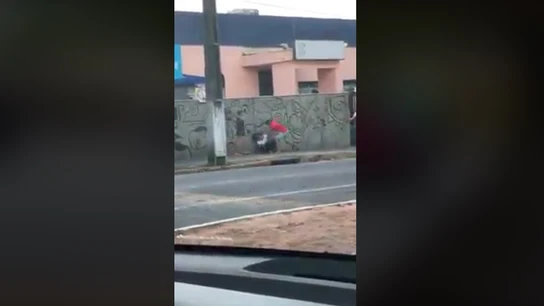 Imagen de la agresión a una joven en plena calle en Perú Imagen de la agresión a una joven en plena calle en Perú
