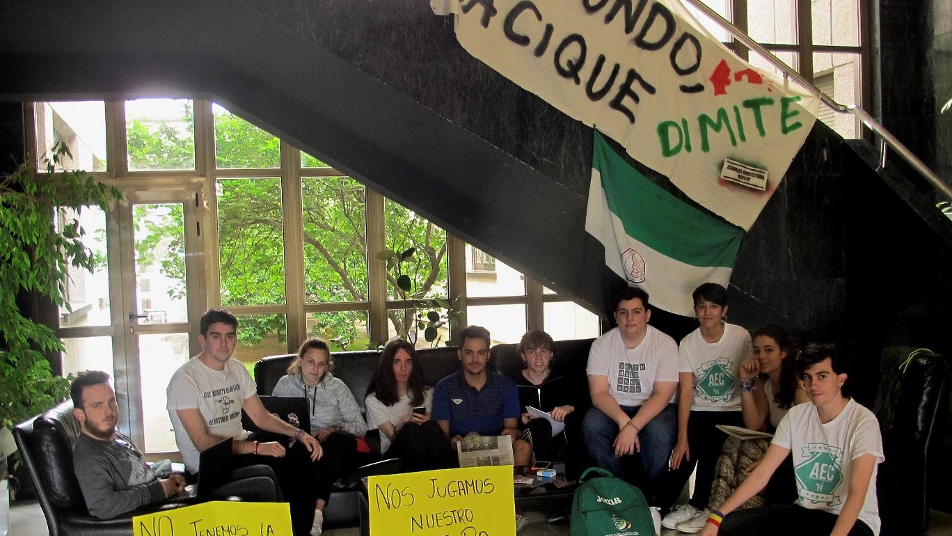 Protesta por la repetición de parte de los exámenes de la Selectividad en Extremadura Protesta por la repetición de parte de los exámenes de la Selectividad en Extremadura