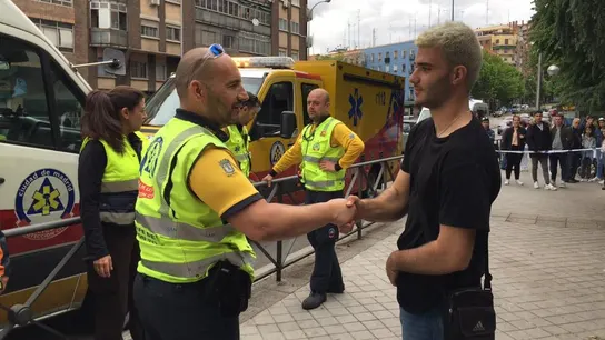 El joven que inició las maniobras de reanimación, felicitado por el Samur El joven que inició las maniobras de reanimación, felicitado por el Samur