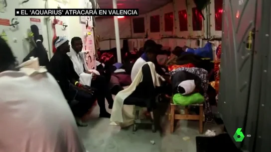 Personas en el interior del barco 'Aquarius' Personas en el interior del barco 'Aquarius'