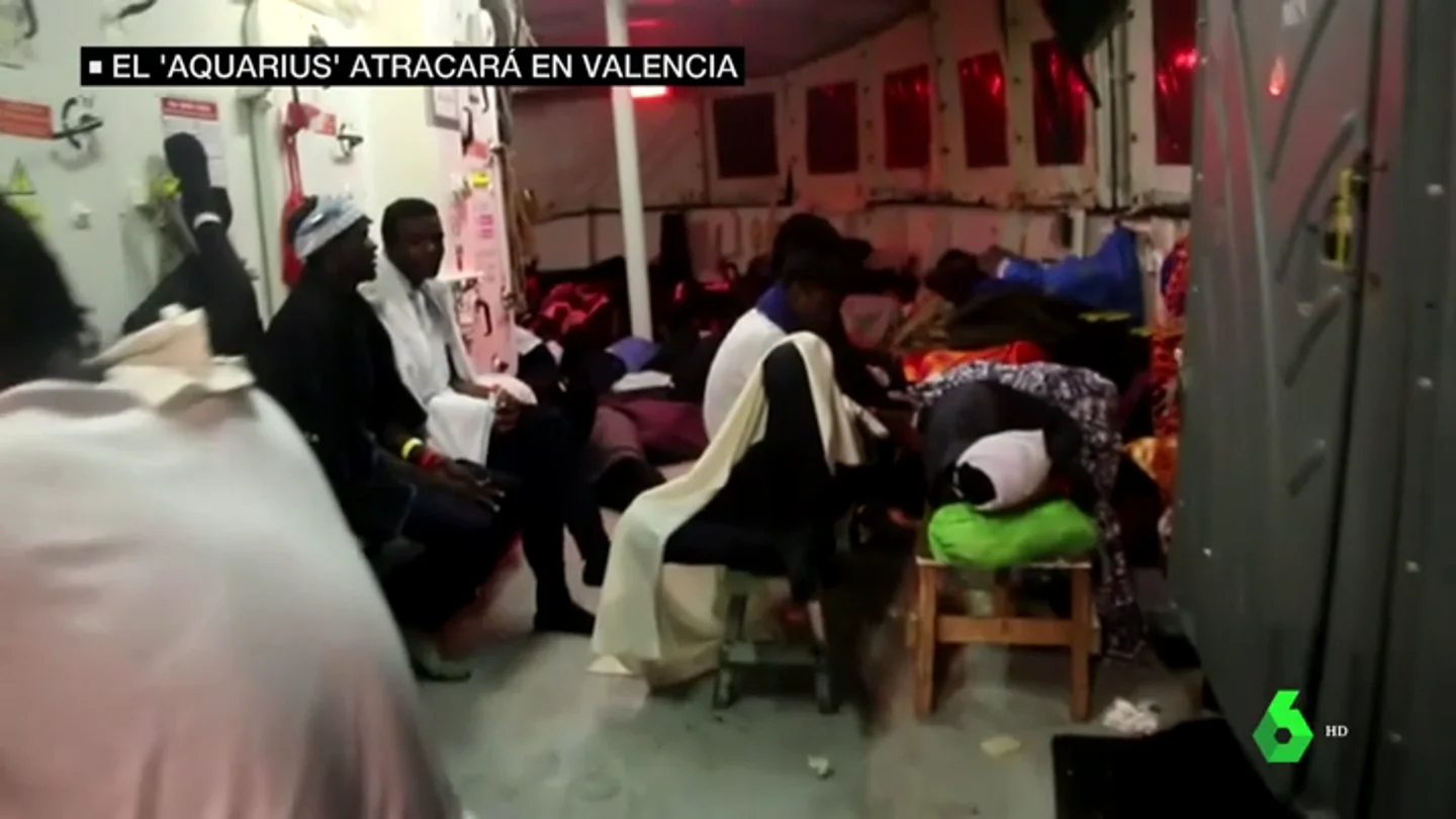 Personas en el interior del barco 'Aquarius' Personas en el interior del barco 'Aquarius'