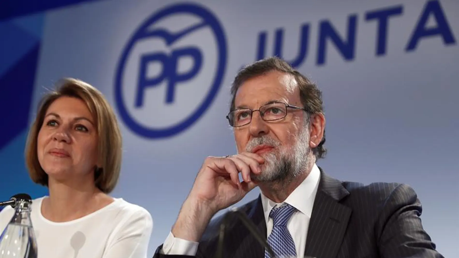 El expresidente del Gobierno Mariano Rajoy y la exministra de Defensa, María Dolores de Cospedal