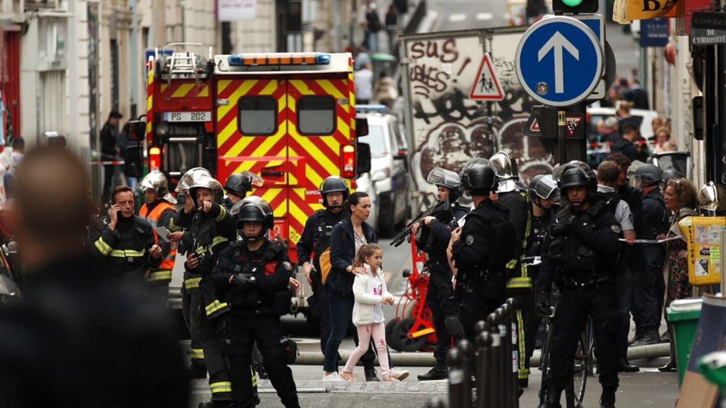 Fuerzas de seguridad en Par&iacute;s