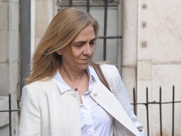 La infanta Cristina con gesto serio La infanta Cristina con gesto serio