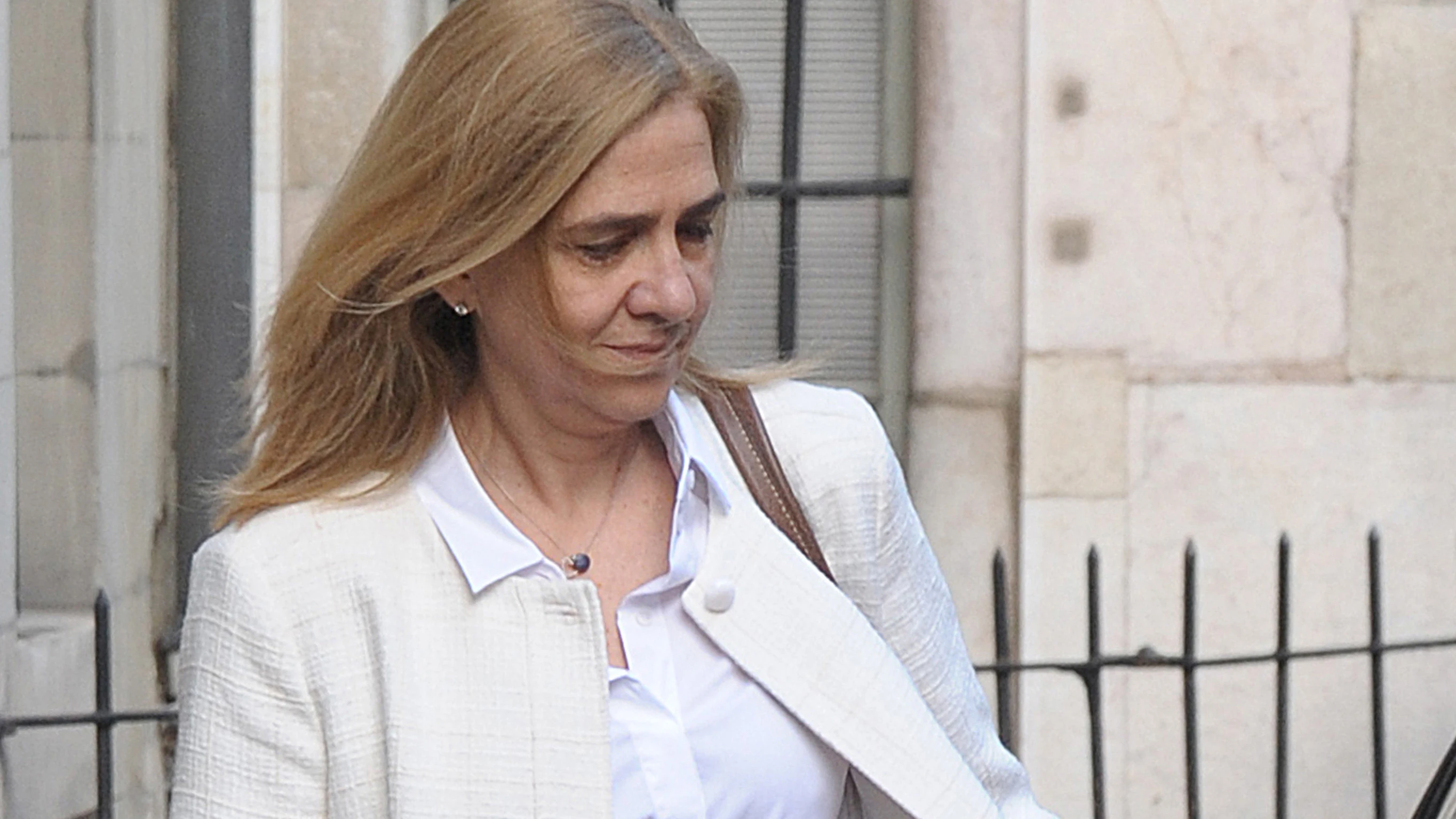 La infanta Cristina con gesto serio 