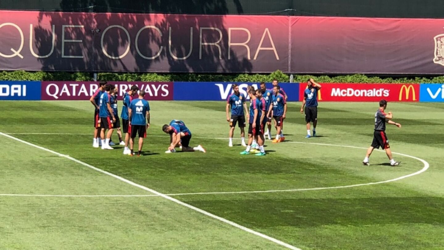Carvajal, en el entrenamiento de la selecci&oacute;n espa&ntilde;ola en Krasnodar