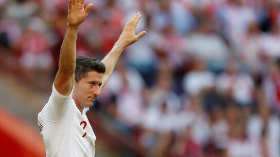 Lewandowski celebra uno de sus goles contra Lituania