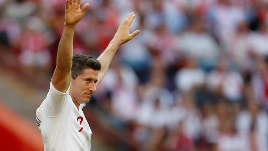 Lewandowski celebra uno de sus goles contra Lituania Lewandowski celebra uno de sus goles contra Lituania