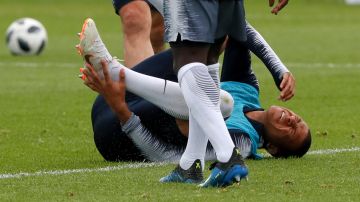 Mbappé se duele en el entrenamiento de Francia