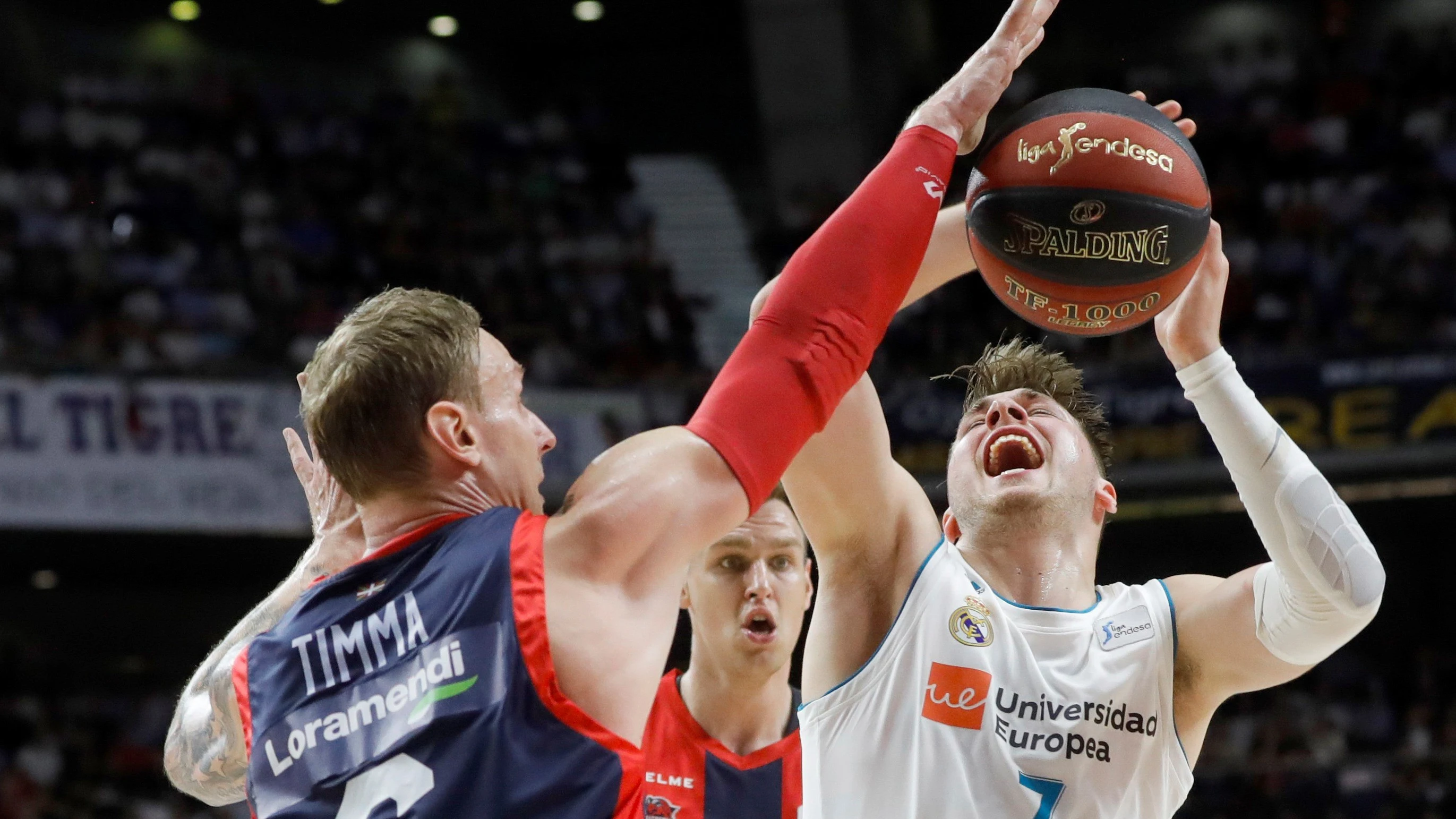 Timma y Doncic, durante el Real Madrid - Baskonia