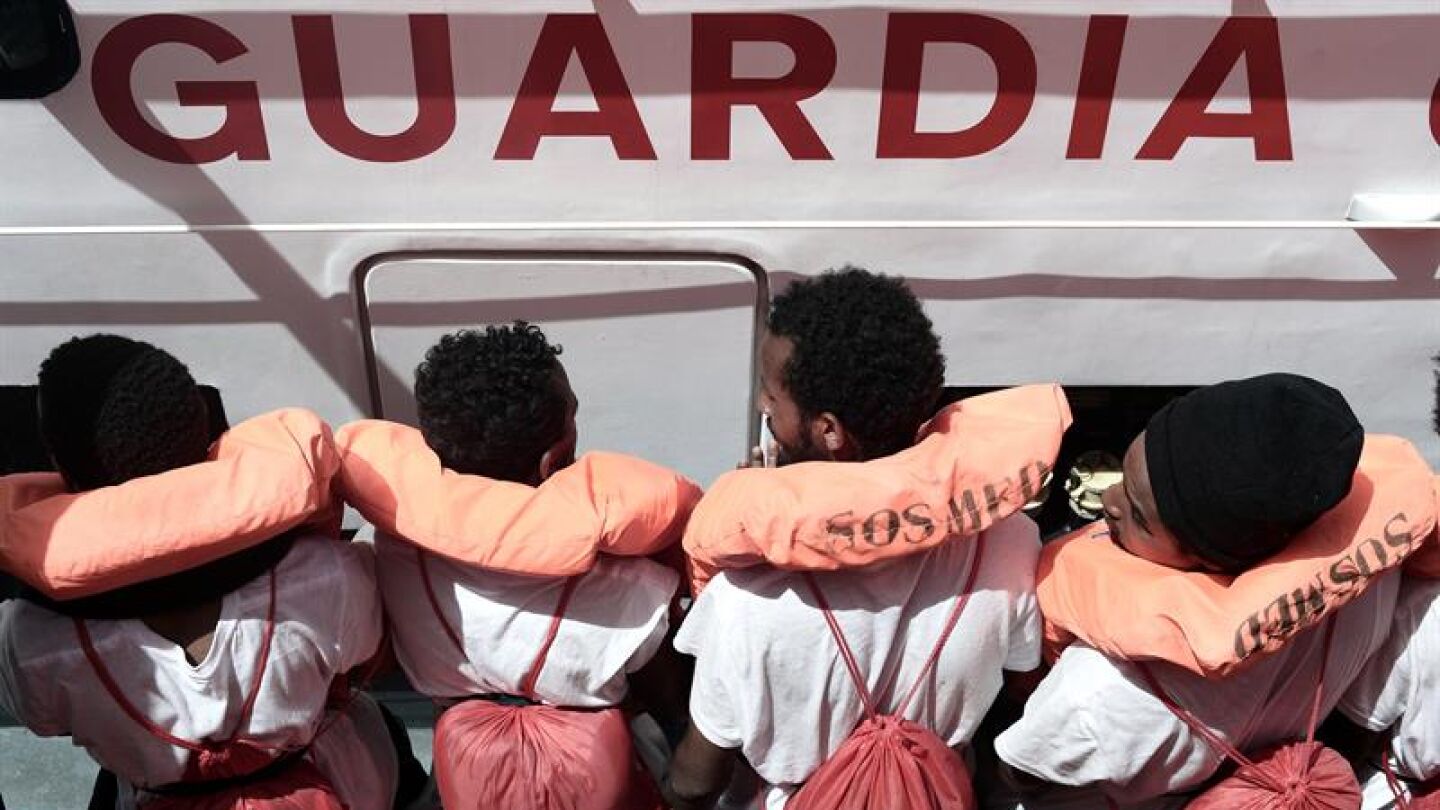 Algunos de los inmigrantes a bordo del 'Aquarius'