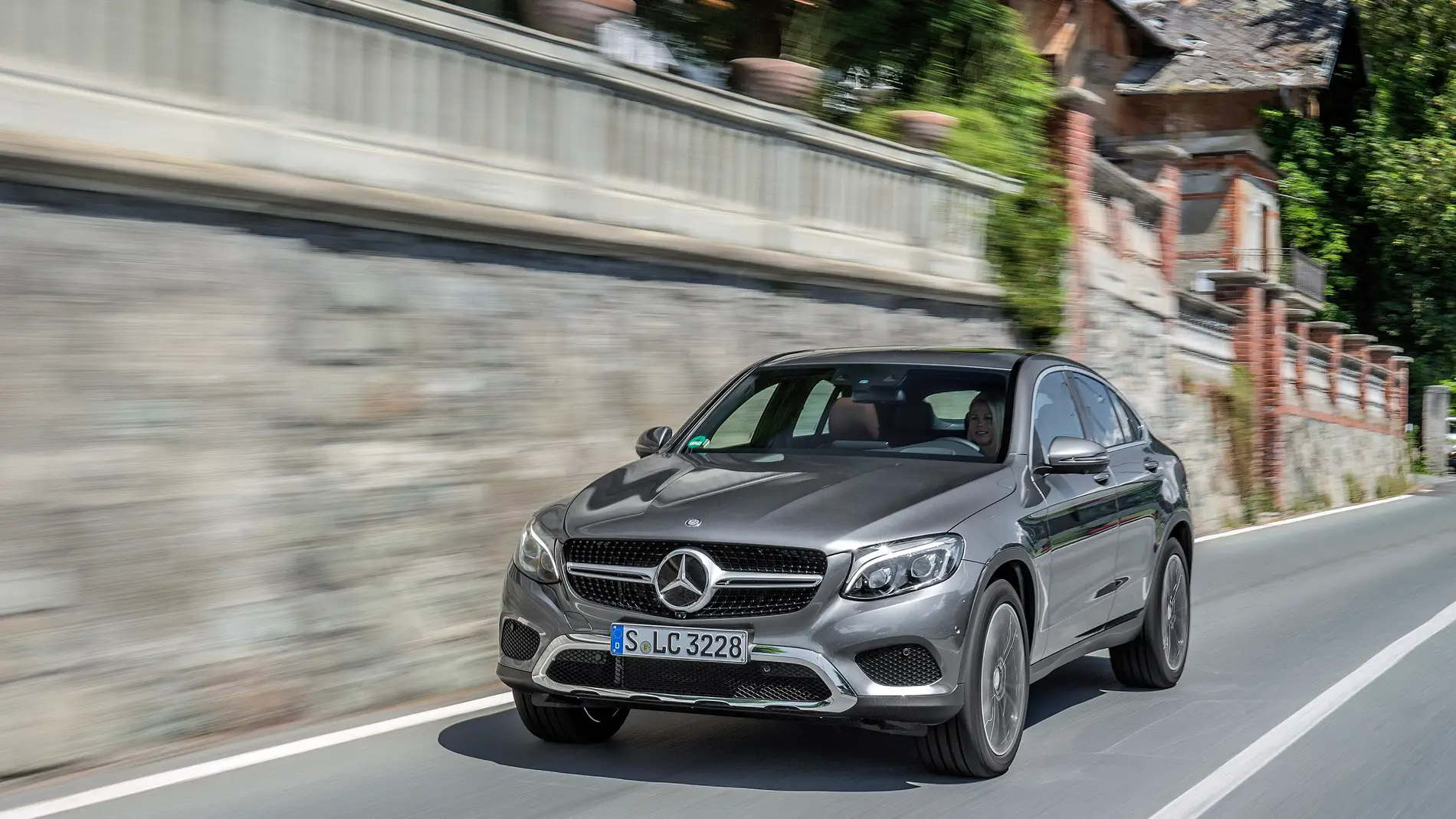 Mercedes llama a revisión a 774.000 vehículos diésel: Clase C y GLC, entre los afectados