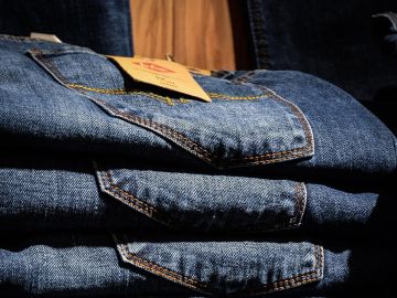 Pantalones vaqueros almacenados Pantalones vaqueros almacenados