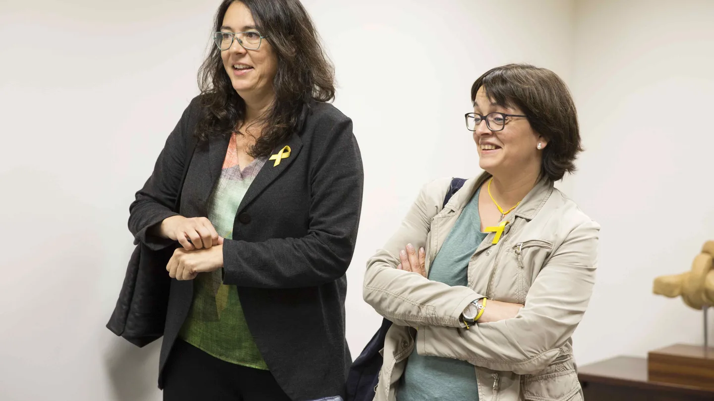 Diana Riba, pareja de Raül Romeva, siguen desde una sala adjunta el debate en la comisión de Derechos Humanos del Parlamento Vasco de una iniciativa que ha solicitado hoy la inmediata puesta en libertad de los políticos independentistas catalanes presos y ha mostrado su rechazo a este encarcelamiento Diana Riba, pareja de Raül Romeva, siguen desde una sala adjunta el debate en la comisión de Derechos Humanos del Parlamento Vasco de una iniciativa que ha solicitado hoy la inmediata puesta en libertad de los políticos independentistas catalanes presos y ha mostrado su rechazo a este encarcelamiento