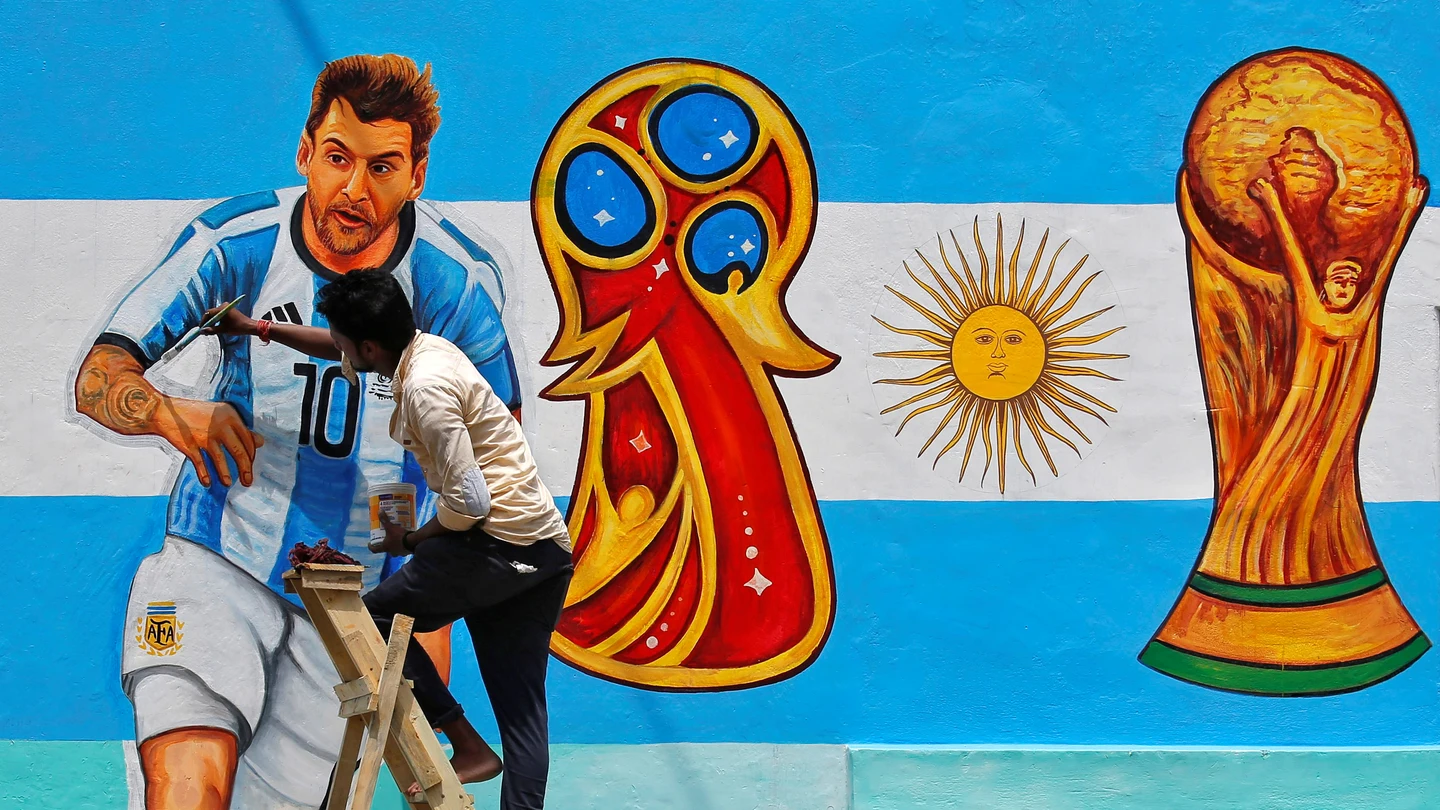 Un mural con Leo Messi, estrella de Argentina, y la Copa del Mundo Un mural con Leo Messi, estrella de Argentina, y la Copa del Mundo