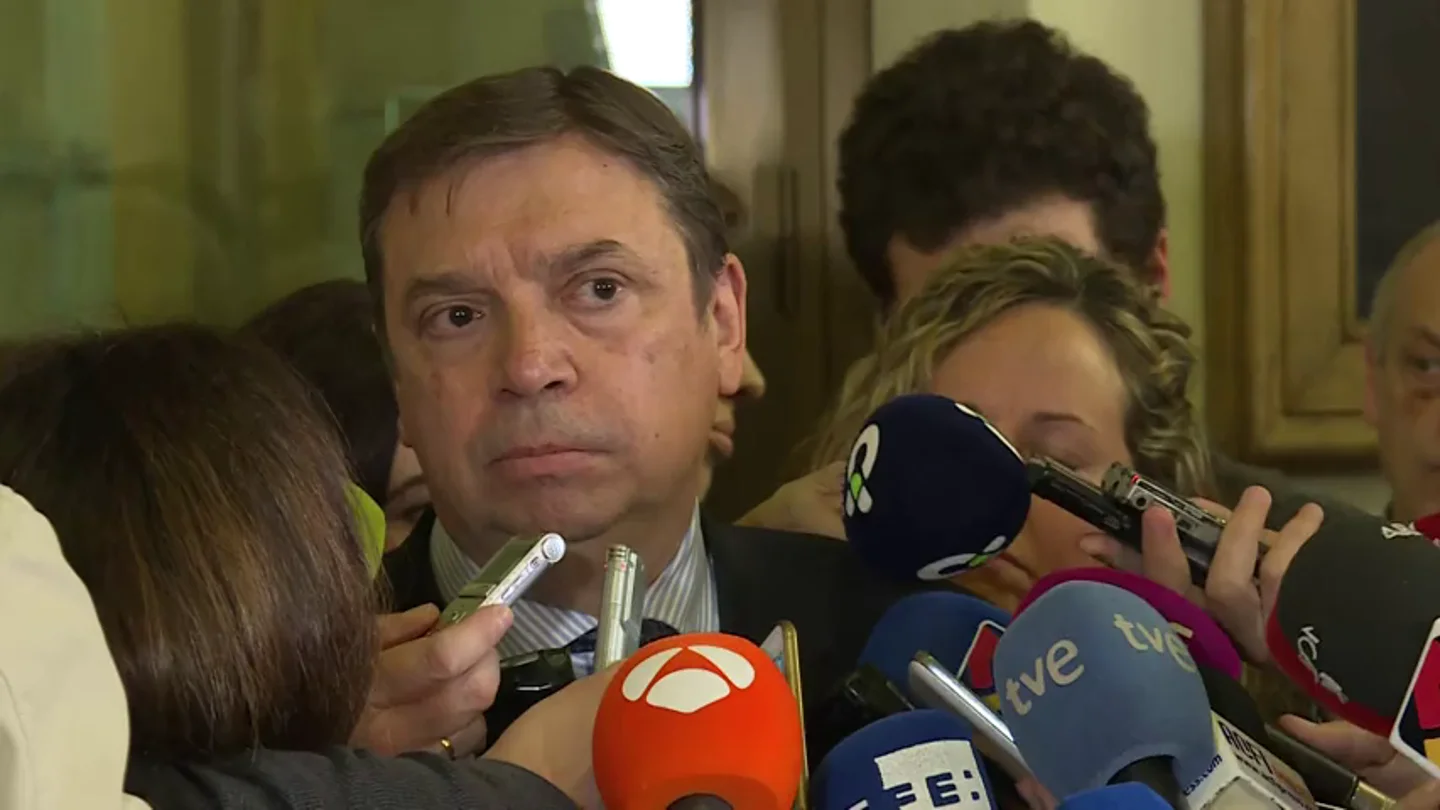 Luis Planas, sobre su posible desimputación en la causa del robo de agua en Doñana: "Ni yo era competente ni he tenido intervención alguna" Luis Planas, sobre su posible desimputación en la causa del robo de agua en Doñana: "Ni yo era competente ni he tenido intervención alguna"