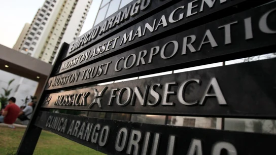 Más vale tarde (20-06-18) El día que el caos llegó al despacho de Mossack Fonseca: "Esto ha sido ridículo, parecemos putos 'amateurs'" Más vale tarde (20-06-18) El día que el caos llegó al despacho de Mossack Fonseca: "Esto ha sido ridículo, parecemos putos 'amateurs'"
