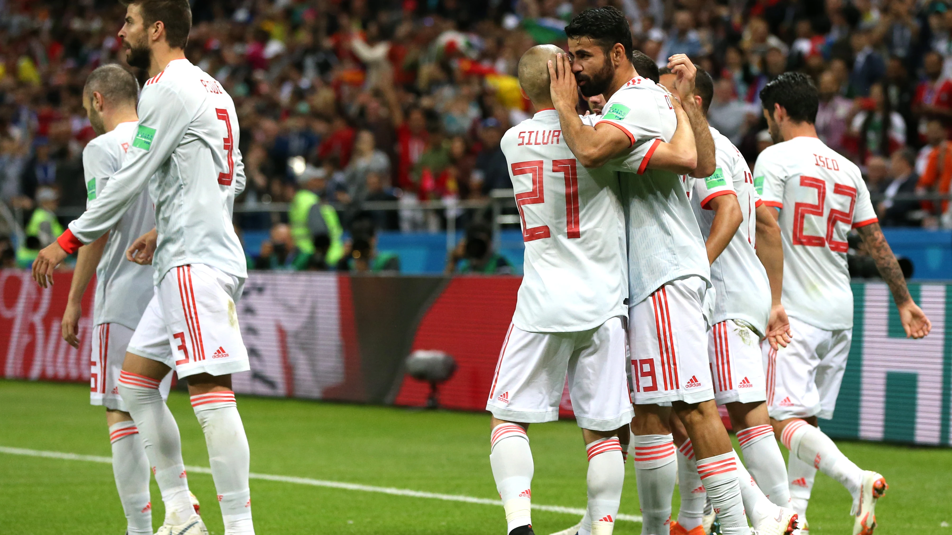 Los jugadores españoles celebran el gol de Diego Costa contra Irán