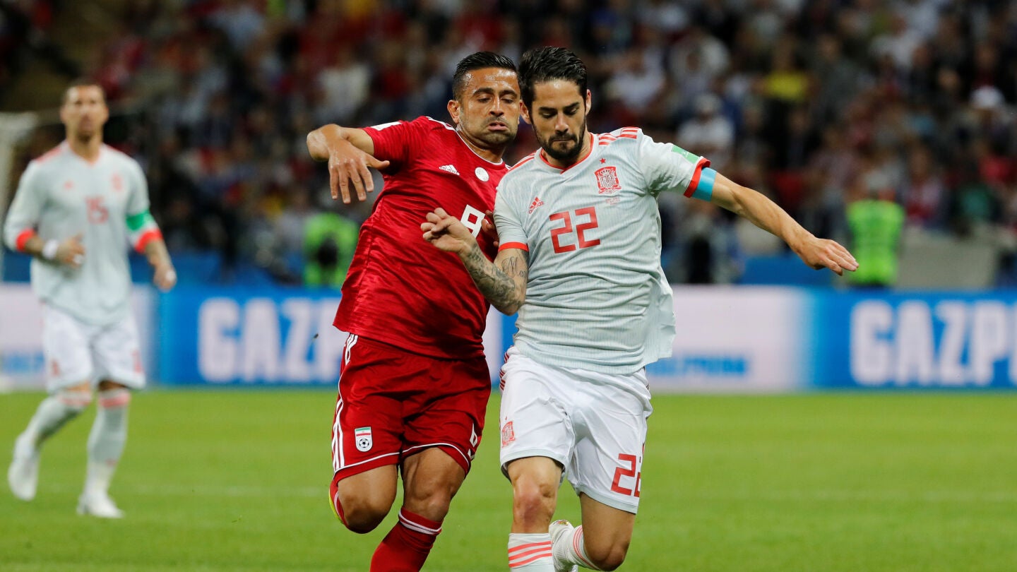 Isco conduce el bal&oacute;n ante Ir&aacute;n