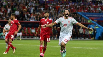 Diego Costa celebra su gol contra Irán