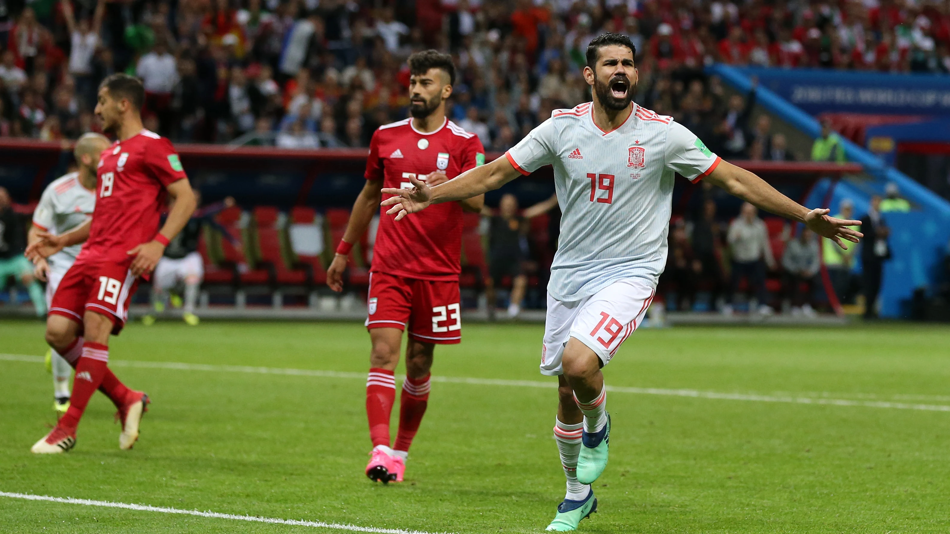 Diego Costa celebra su gol contra Irán