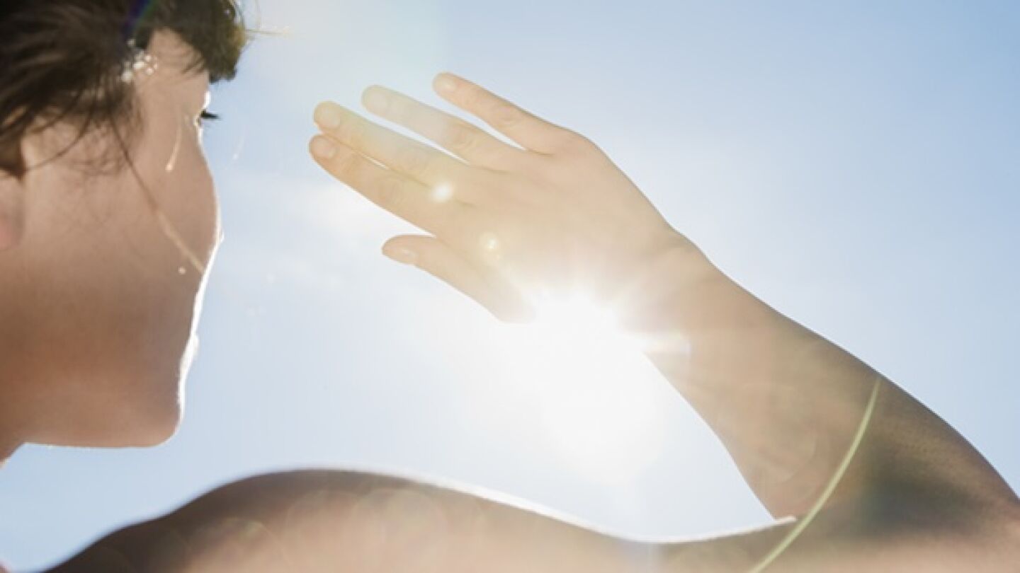 Expertos alertan sobre los riesgos de la alergia al sol, &ldquo;Cefalea, hipotensi&oacute;n, broncoespasmo y s&iacute;ntomas m&aacute;s graves"