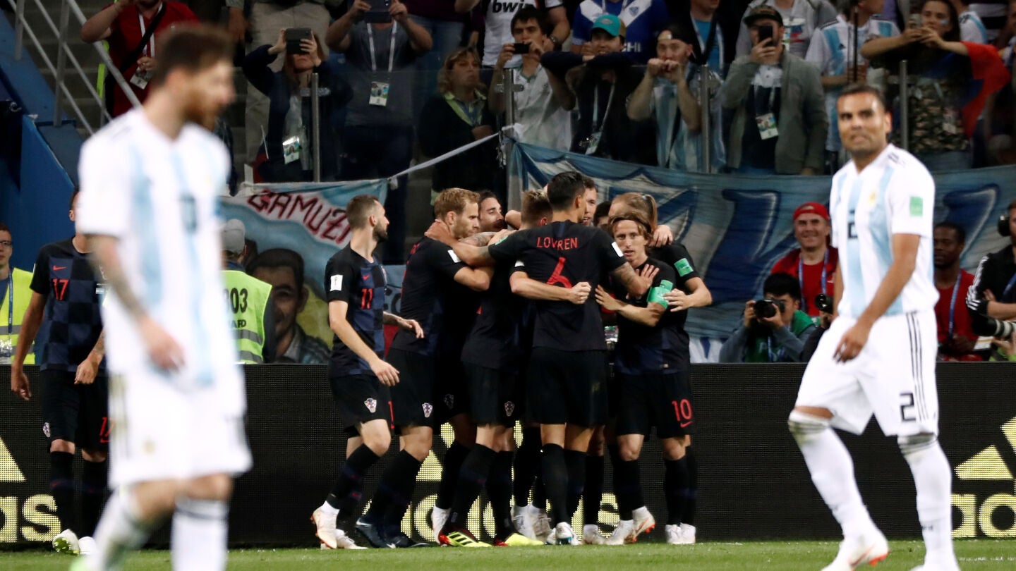Los jugadores croatas celebran uno de los goles contra Argentina