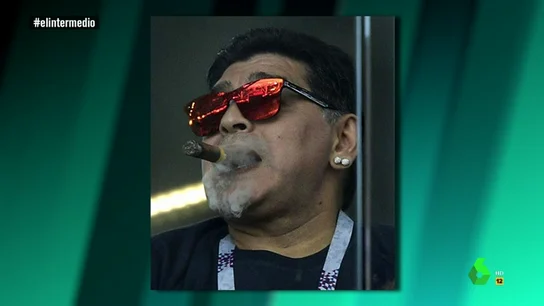 Maradona fumando en un estadio ruso Maradona fumando en un estadio ruso