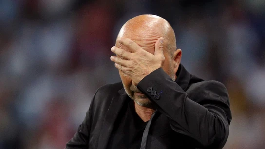 Sampaoli se lleva la mano a la cabeza Sampaoli se lleva la mano a la cabeza
