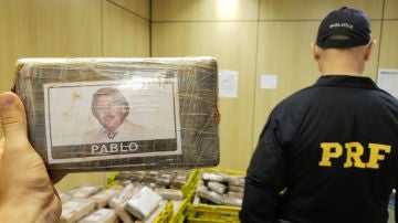 Un paquete de cocaína con la imagen de Pablo Escobar
