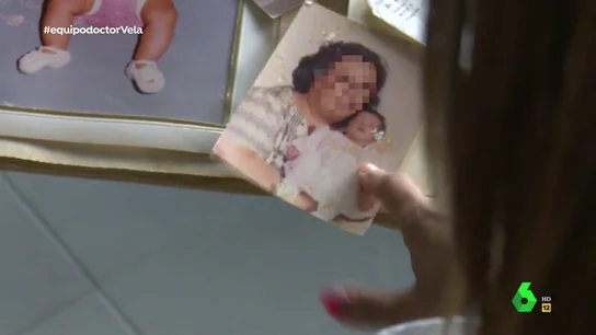 El duro testimonio de la última bebé robada por el doctor Vela: "Mis padres pagaron hasta un millón de pesetas" El duro testimonio de la última bebé robada por el doctor Vela: "Mis padres pagaron hasta un millón de pesetas"