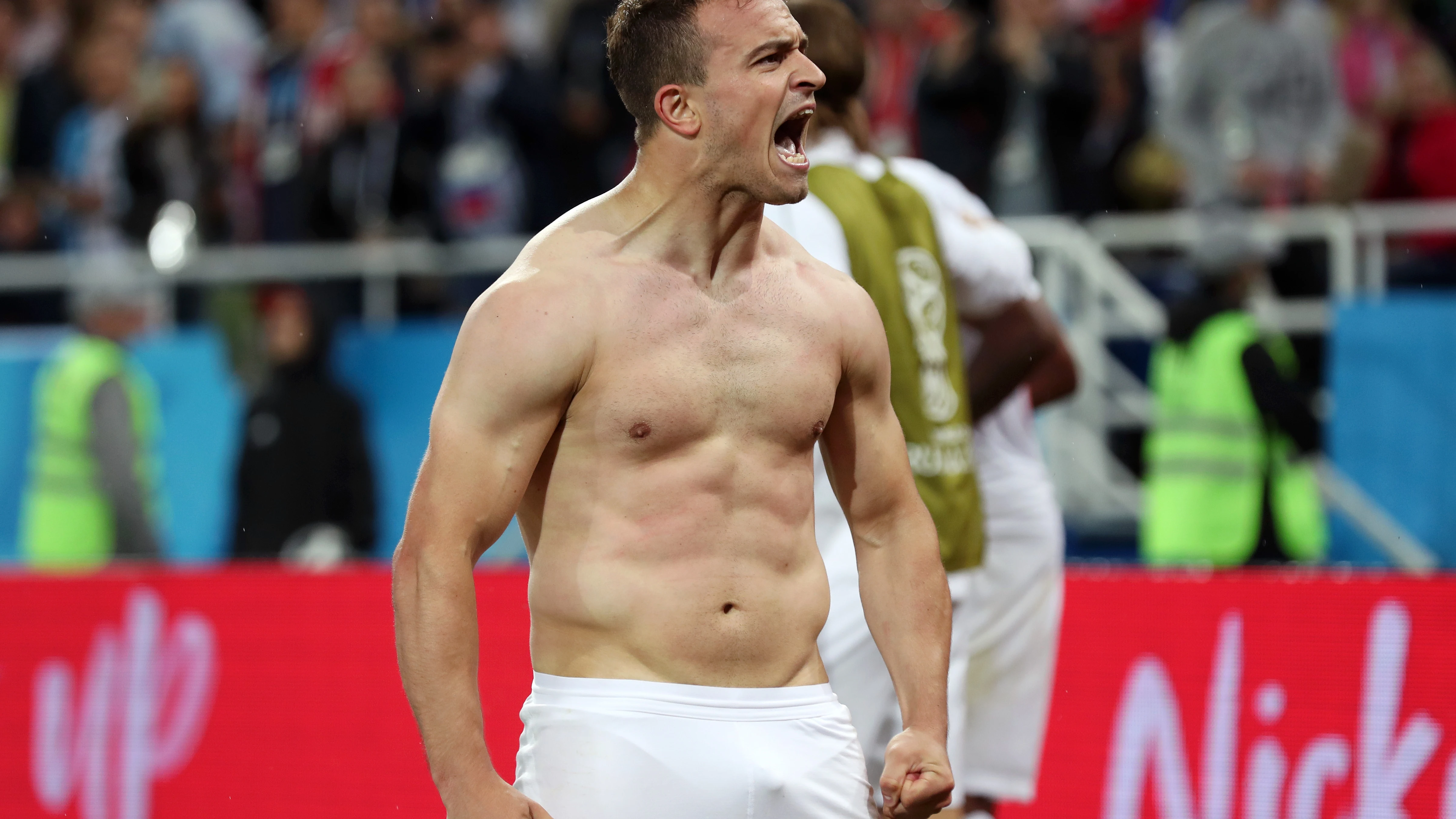 Shaqiri celebra su gol contra Serbia