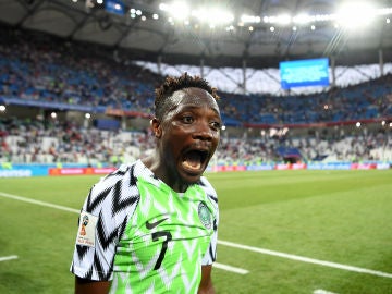 Musa celebra uno de sus goles contra Islandia Musa celebra uno de sus goles contra Islandia