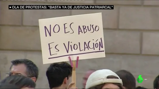 Ola de protestas contra la justicia patriarcal: critican que el tribunal empatice más con 'La Manada' que con la víctima Ola de protestas contra la justicia patriarcal: critican que el tribunal empatice más con 'La Manada' que con la víctima