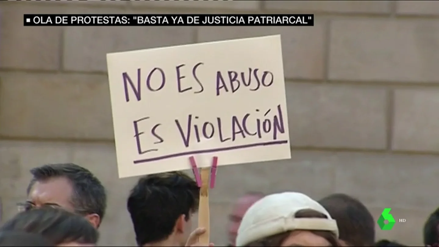 Ola de protestas contra la justicia patriarcal: critican que el tribunal empatice más con 'La Manada' que con la víctima Ola de protestas contra la justicia patriarcal: critican que el tribunal empatice más con 'La Manada' que con la víctima