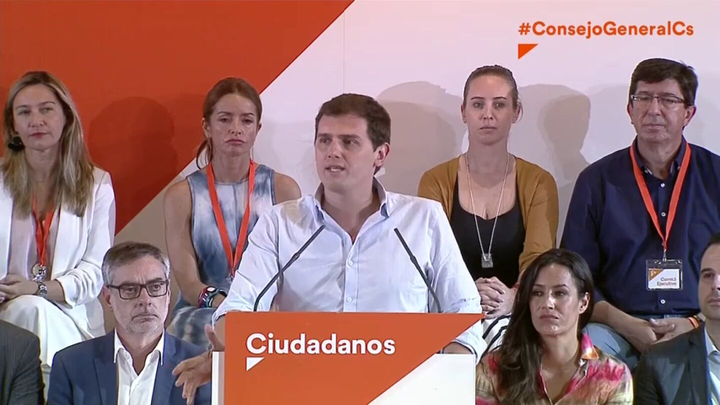 Rivera carga contra S&aacute;nchez por romper consenso y dar RTVE a Torra e Iglesias