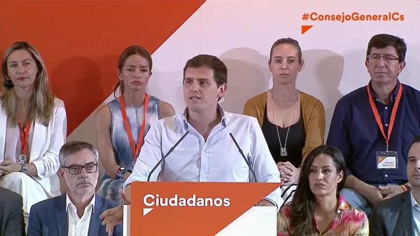 Rivera carga contra Sánchez por romper consenso y dar RTVE a Torra e Iglesias