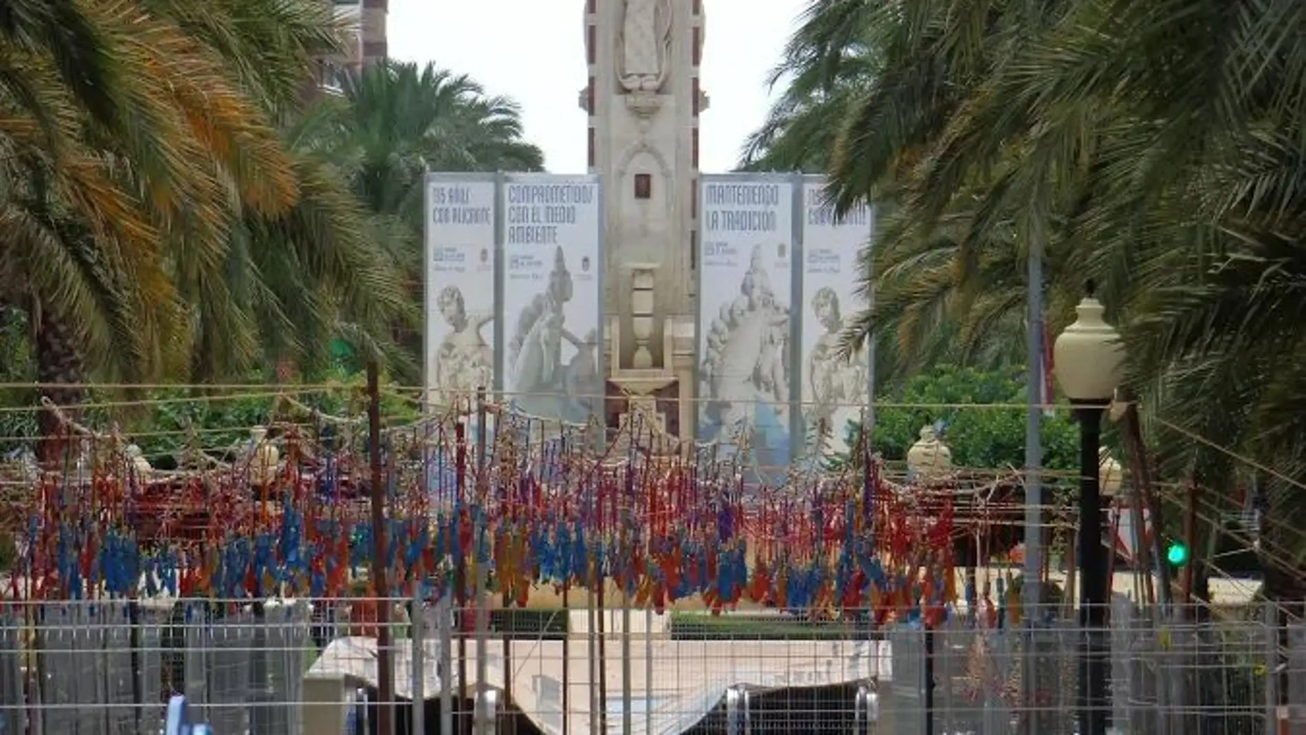Mascletá preparada en Luceros (Alicante)