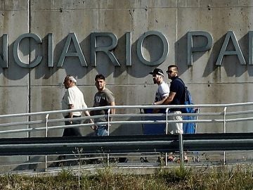Los tres miembros de 'La Manada', José Ángel Prenda, Ángel Boza y Jesús Escudero abandonan la prisión de Pamplona Los tres miembros de 'La Manada', José Ángel Prenda, Ángel Boza y Jesús Escudero abandonan la prisión de Pamplona