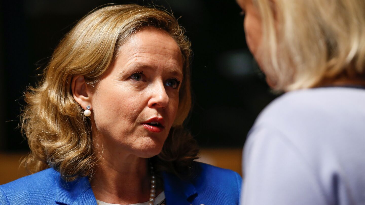 La ministra espa&ntilde;ola de Econom&iacute;a conversa con la ministra sueca de Finanzas, Magdalena Andersson 