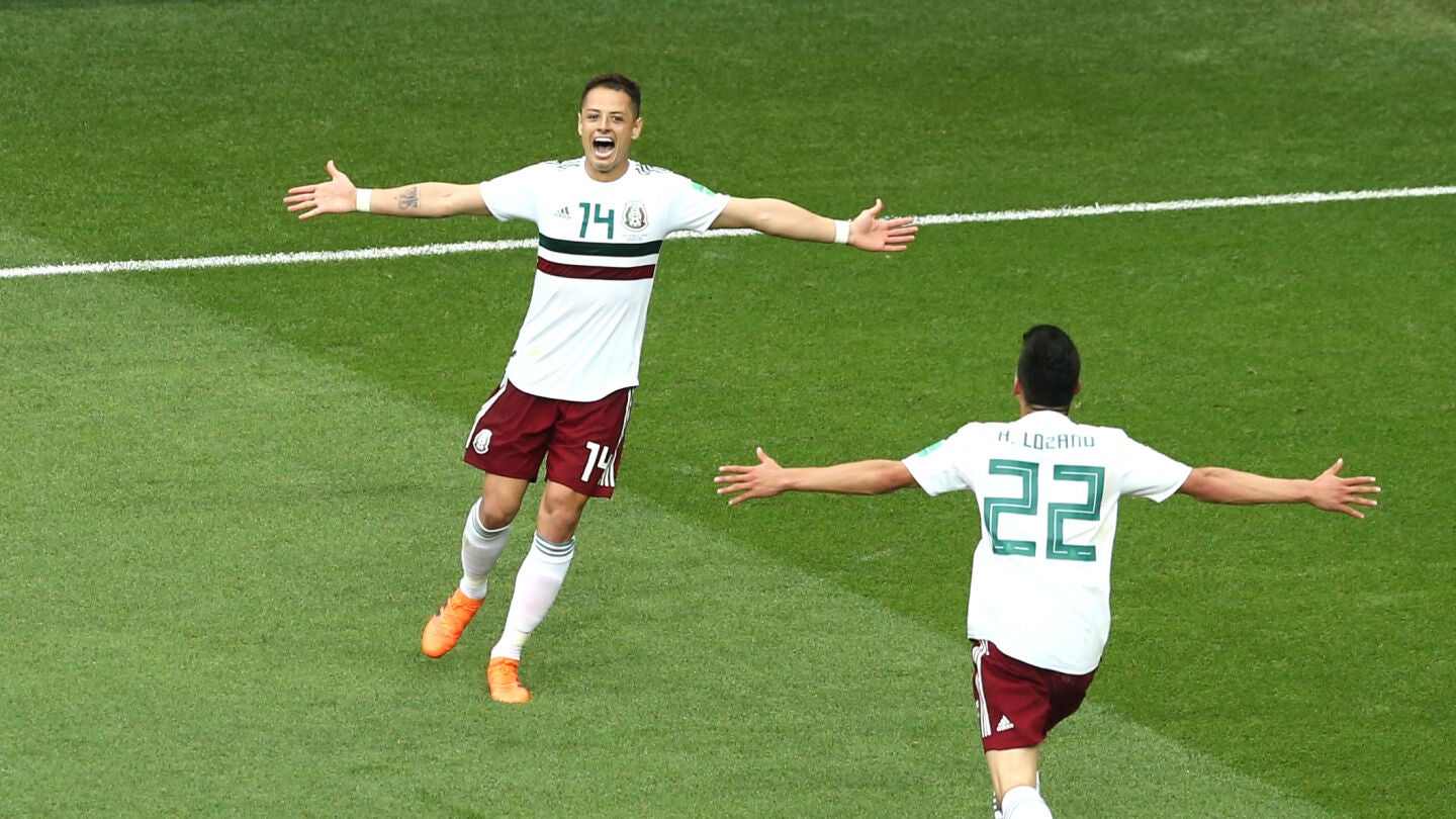 'Chicharito' Hern&aacute;ndez celebra su gol contra Corea