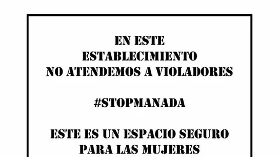 Carteles contra 'La Manada' en varios comercios de Sevilla Carteles contra 'La Manada' en varios comercios de Sevilla