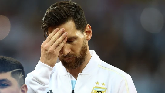 Leo Messi se echa la mano a la cabeza antes del Argentina - Croacia Leo Messi se echa la mano a la cabeza antes del Argentina - Croacia