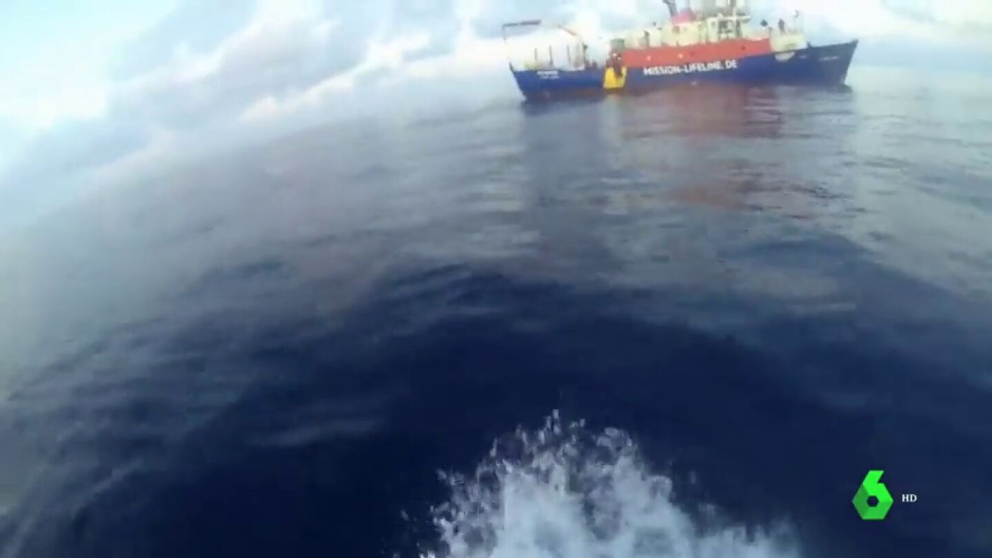 El barco de la ONG Lifeline, a la deriva en el Mediterr&aacute;neo con 234 migrantes a bordo, se queda sin provisiones