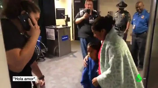 El emotivo reencuentro de Beata y su hijo Darwin tras un mes separados El emotivo reencuentro de Beata y su hijo Darwin tras un mes separados